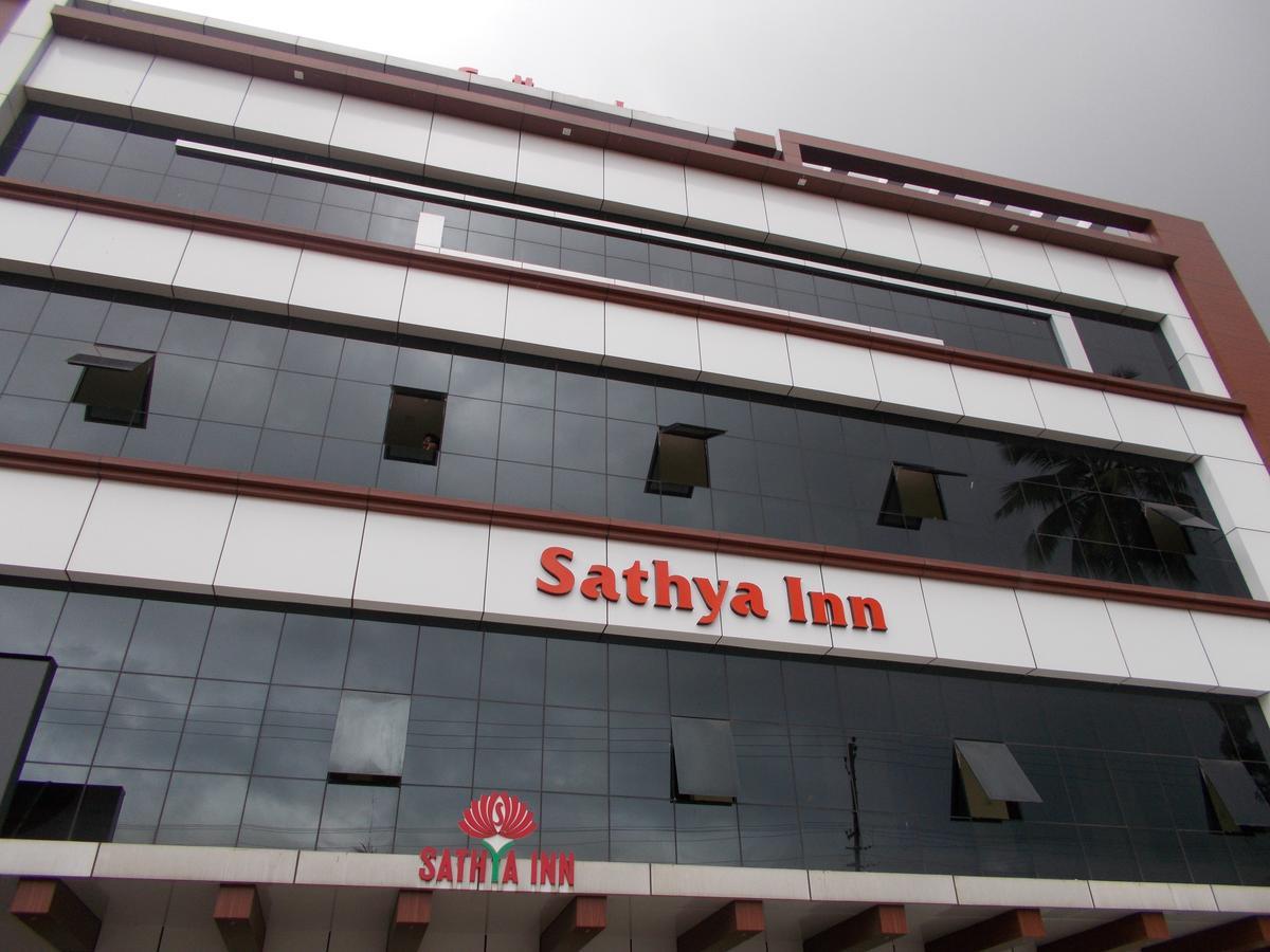 Sathya Inn Guruvāyūr Buitenkant foto