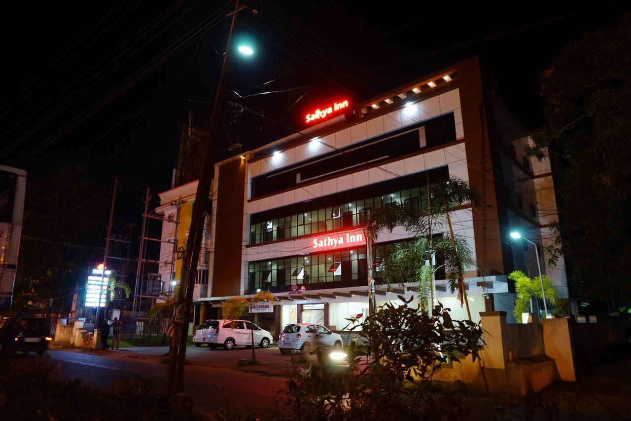 Sathya Inn Guruvāyūr Buitenkant foto