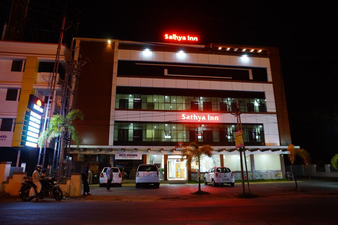 Sathya Inn Guruvāyūr Buitenkant foto