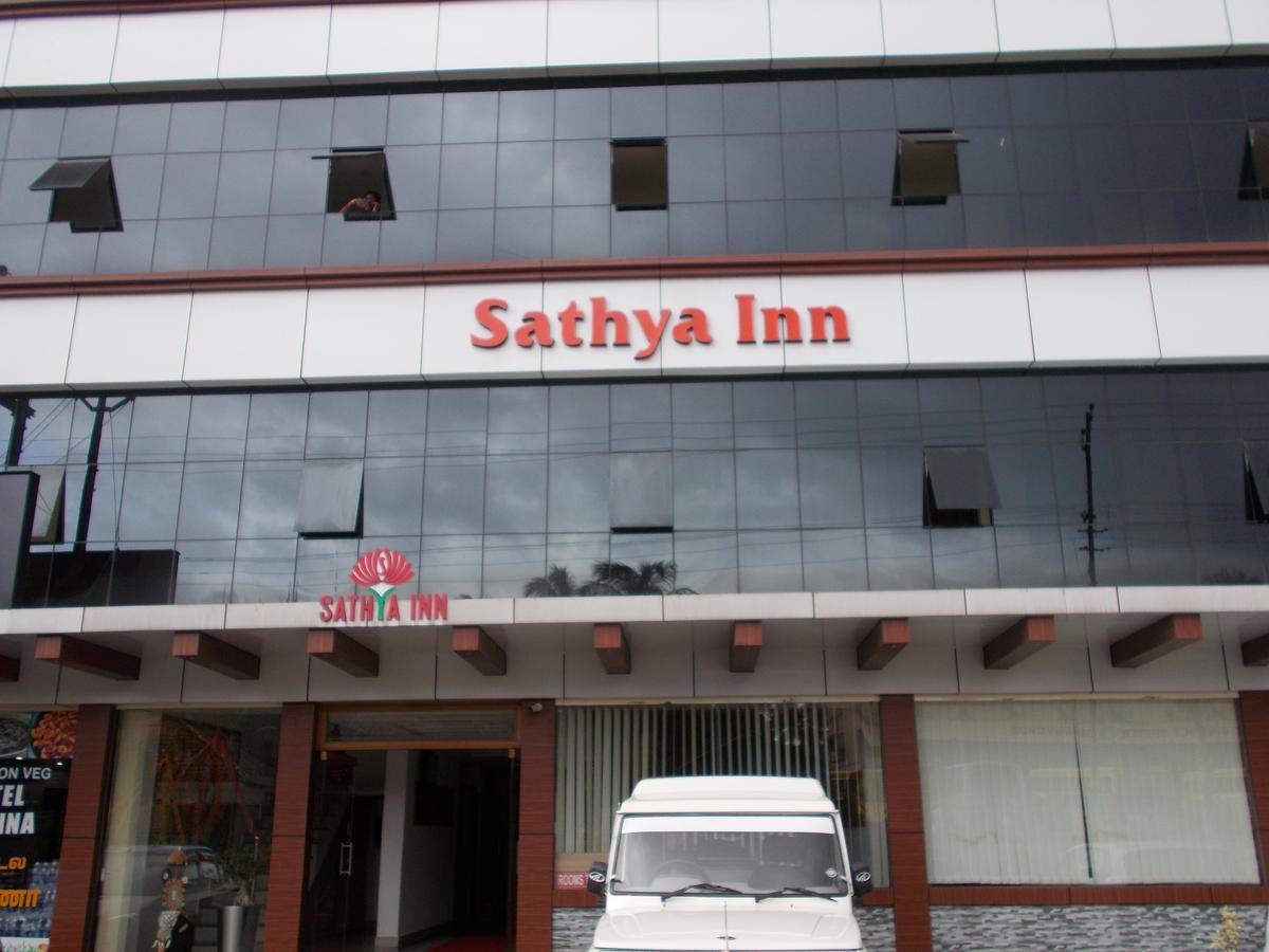 Sathya Inn Guruvāyūr Buitenkant foto