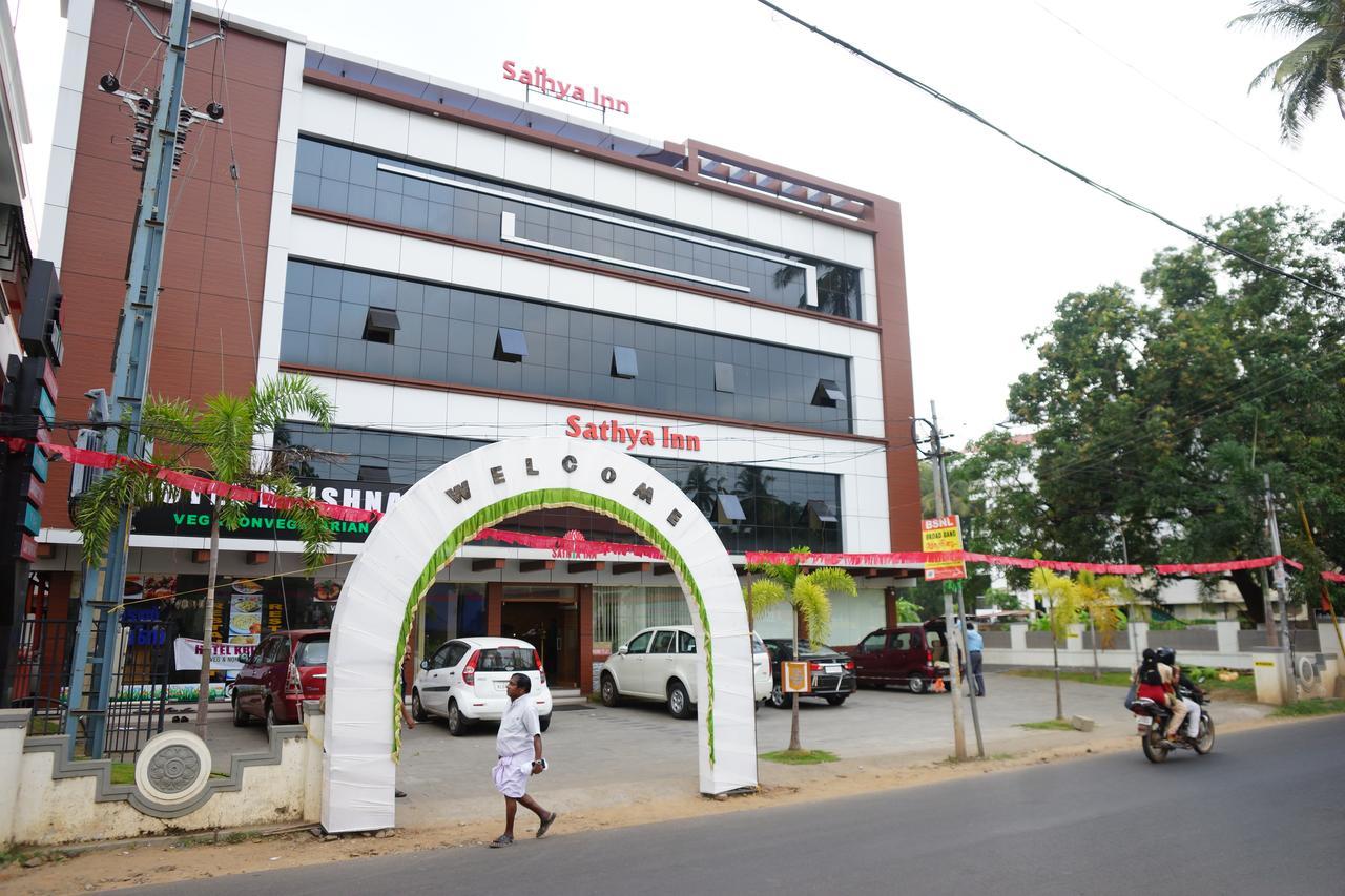 Sathya Inn Guruvāyūr Buitenkant foto