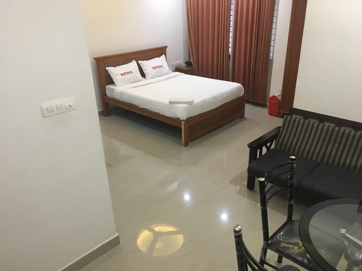 Sathya Inn Guruvāyūr Buitenkant foto