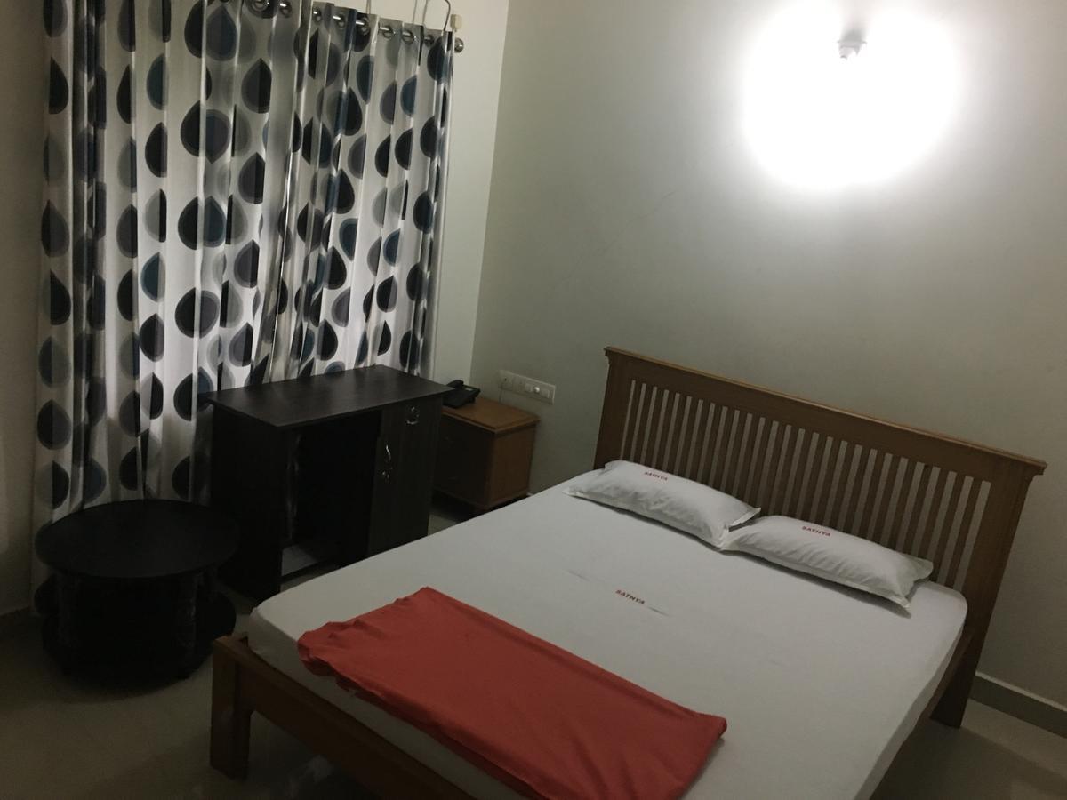 Sathya Inn Guruvāyūr Buitenkant foto