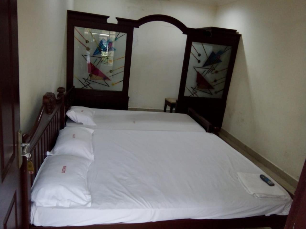 Sathya Inn Guruvāyūr Buitenkant foto