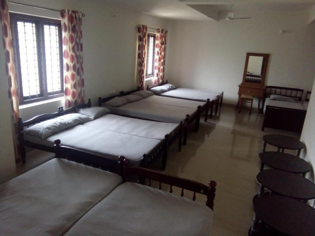 Sathya Inn Guruvāyūr Buitenkant foto