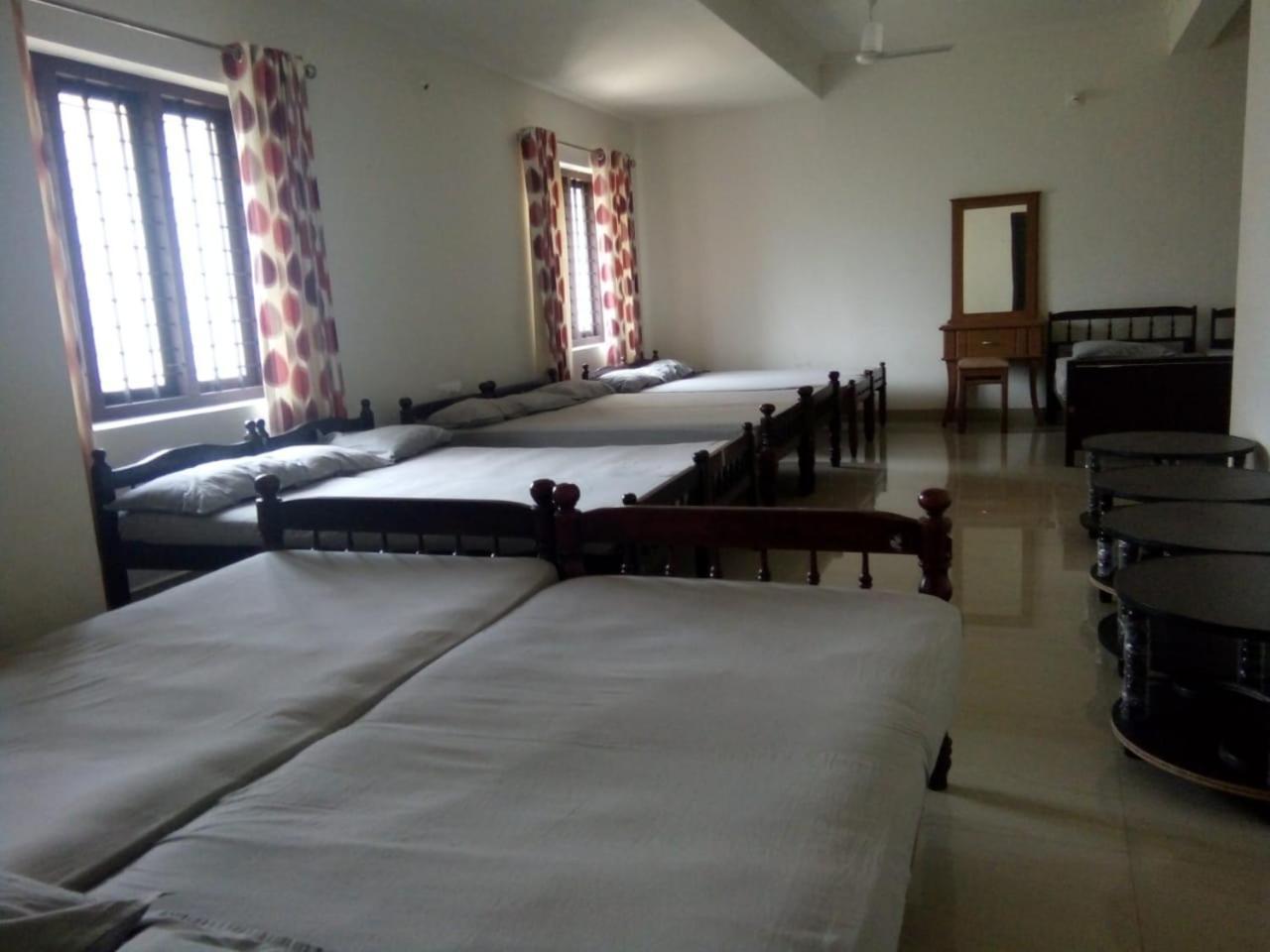 Sathya Inn Guruvāyūr Buitenkant foto